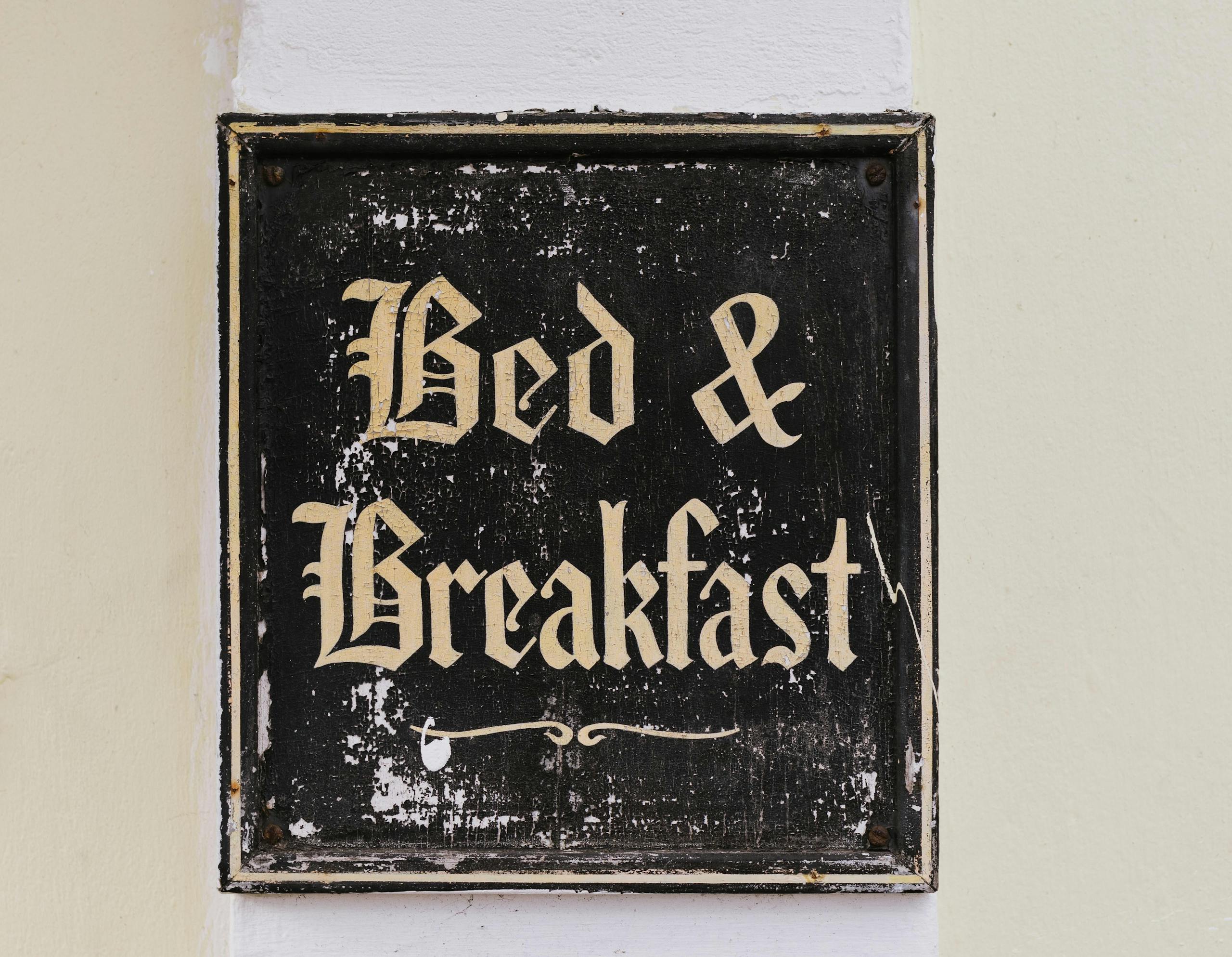 Retro sign with 'Bed & Breakfast' text, evoking nostalgia and hospitality.